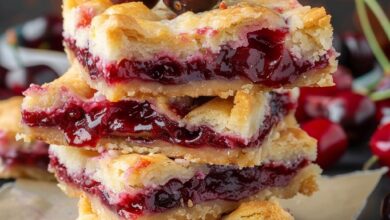 Homemade Cherry Pie Bars: A Fruity and Buttery Delight