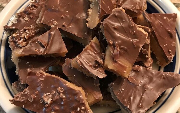 Easy Chocolate Toffee Bark – Sweet, Crunchy, and Addictive