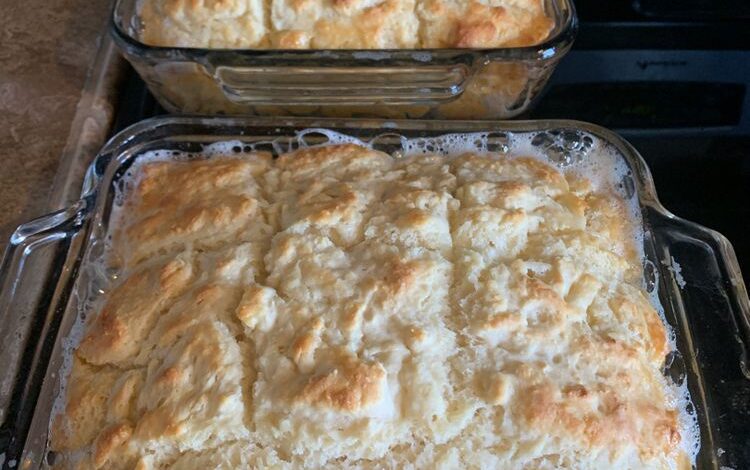 Golden Chicken and Biscuit Casserole – A Comfort Food Favorite