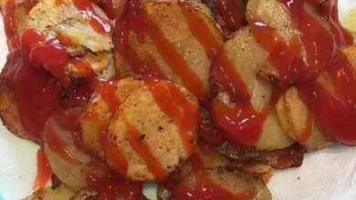 Crispy Pan-Fried Potato Slices with Ketchup – A Simple Snack to Savor